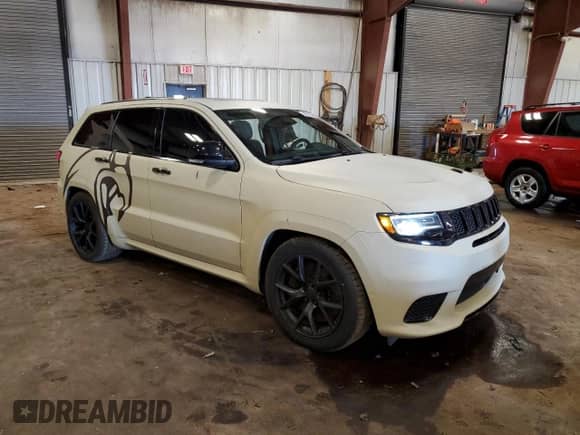 2019 Jeep Grand Cherokee Trackhawk z VIN 1C4RJFN90KC562724, wystawiony jako Copart lot #86628345 z przebiegiem 19 423 mil mil oraz Szkoda całkowita • Salvage title. Historia ofert i sprzedaży dostępna na DreamBid. Obrazek 4.