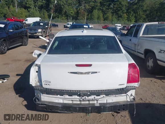 2016 Chrysler 300 Anniversary Edition z VIN 2C3CCARG2GH329318, wystawiony jako IAAI lot #43227896 z przebiegiem 109 565 mil mil oraz . Historia ofert i sprzedaży dostępna na DreamBid. Obrazek 17.