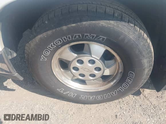 2002 Chevrolet Suburban LT with VIN 1GNFK16Z92J330675, listed as a IAAI auction lot 42815531 with 203,297 mi miles and . Bid and sale history available at DreamBid. Image 12.