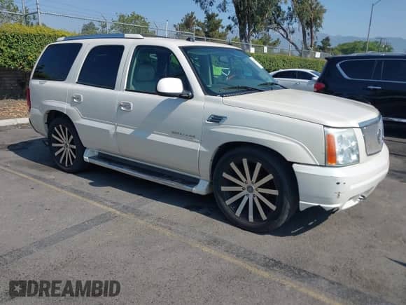 2004 Cadillac Escalade with VIN 1GYEC63T74R310907, listed as a IAAI auction lot 42747095 with 165,755 mi miles and . Bid and sale history available at DreamBid. Image 1.