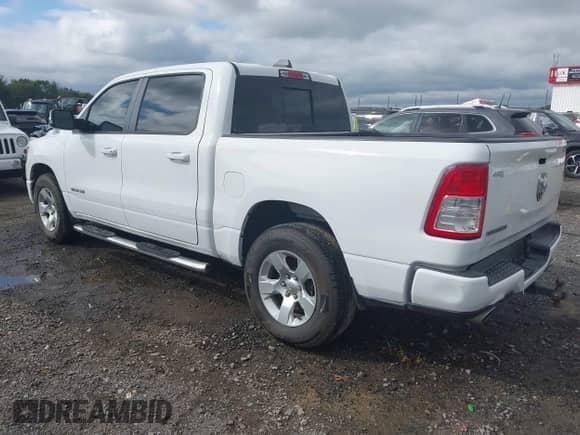 2019 Ram 1500 Big Horn z VIN 1C6RREFT4KN819859, wystawiony jako IAAI lot #43292595 z przebiegiem 88 477 mil mil oraz . Historia ofert i sprzedaży dostępna na DreamBid. Obrazek 3.