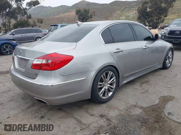 2012 Hyundai Genesis 4.6L с VIN KMHGC4DF6CU163515, выставлен на аукционе IAAI как лот 42077647 с пробегом 243 818 миль миль и . История ставок и продаж доступна на DreamBid. Изображение 4.