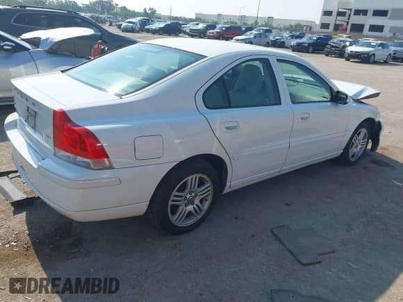 2009 Volvo S60 2.5T with VIN YV1RS592292740096, listed as a IAAI auction lot 42903092 with 163,275 mi miles and . Bid and sale history available at DreamBid. Image 4.