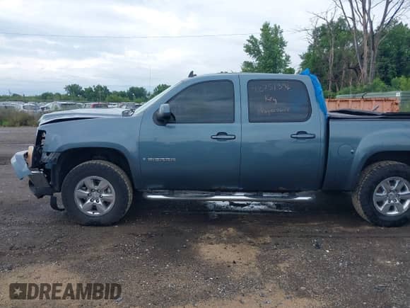 2009 GMC Sierra 1500 SLT with VIN 3GTEK33M59G212255, listed as a IAAI auction lot 42751396 with 176,279 mi miles and . Bid and sale history available at DreamBid. Image 14.