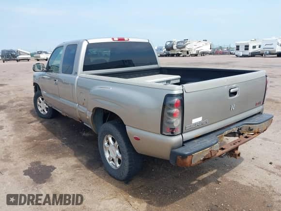 2002 GMC Sierra 1500 Denali z VIN 2GTFK69U621313333, wystawiony jako IAAI lot #42865188 z przebiegiem 200 820 mil mil oraz . Historia ofert i sprzedaży dostępna na DreamBid. Obrazek 3.