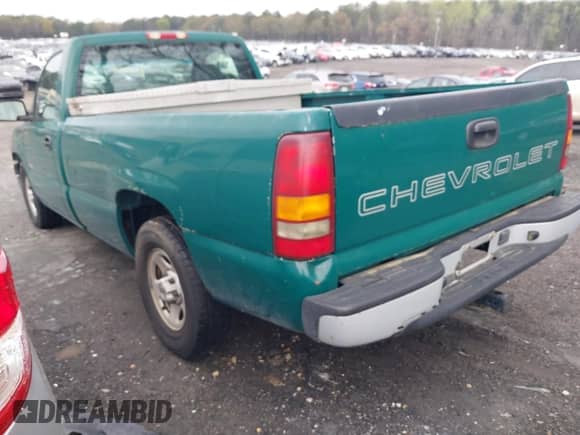 2002 Chevrolet Silverado 1500 z VIN 1GCEC14W82Z286809, wystawiony jako IAAI lot #41876270 z przebiegiem 217 690 mil mil oraz . Historia ofert i sprzedaży dostępna na DreamBid. Obrazek 3.