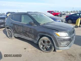 2019 Jeep Compass Altitude z VIN 3C4NJCBB8KT726956, wystawiony jako IAAI lot #39195540 z przebiegiem Nie podano mil oraz . Historia ofert i sprzedaży dostępna na DreamBid. Obrazek 1.