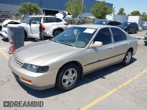 1995 Honda Accord LX с VIN 1HGCD5634SA057428, выставлен на аукционе IAAI как лот 42654942 с пробегом 179 898 миль миль и . История ставок и продаж доступна на DreamBid. Изображение 2.