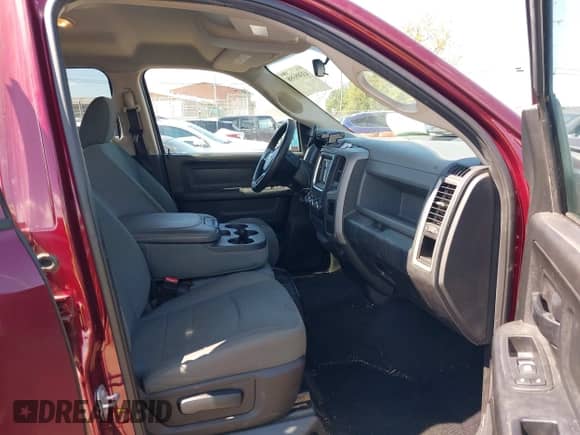 2017 Ram 1500 Tradesman z VIN 1C6RR7KG3HS597409, wystawiony jako IAAI lot #43309358 z przebiegiem 104 331 mil mil oraz . Historia ofert i sprzedaży dostępna na DreamBid. Obrazek 5.