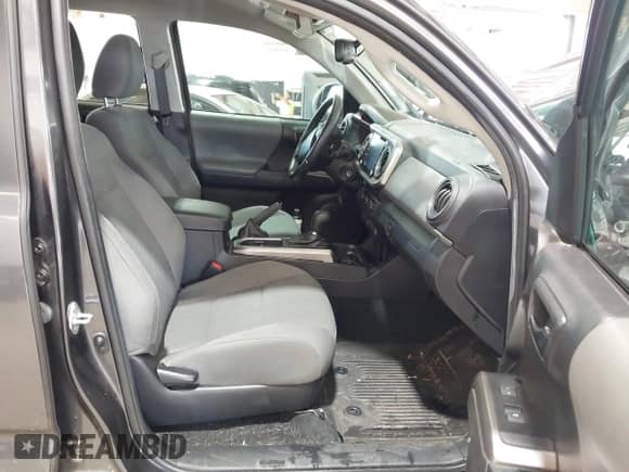 2022 Toyota Tacoma SR5 с VIN 3TMAZ5CN2NM181279, выставлен на аукционе IAAI как лот 43317687 с пробегом 129 450 миль миль и . История ставок и продаж доступна на DreamBid. Изображение 5.