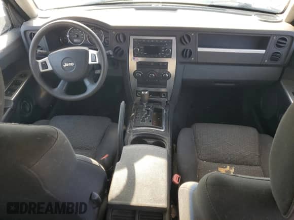 2008 Jeep Commander Sport z VIN 1J8HG48K58C167002, wystawiony jako Copart lot #83864465 z przebiegiem 114 167 mil mil oraz Czysty tytuł • Clean title. Historia ofert i sprzedaży dostępna na DreamBid. Obrazek 8.