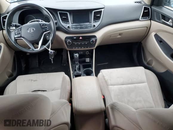 2018 Hyundai Tucson SEL z VIN KM8J33A40JU776794, wystawiony jako Copart lot #90364525 z przebiegiem 306 903 mil mil oraz Czysty tytuł • Clean title. Historia ofert i sprzedaży dostępna na DreamBid. Obrazek 8.