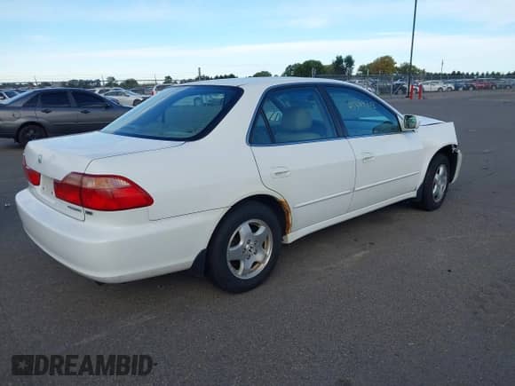 2000 Honda Accord EX с VIN 1HGCG1658YA043011, выставлен на аукционе IAAI как лот 43384702 с пробегом 98 766 миль миль и . История ставок и продаж доступна на DreamBid. Изображение 4.