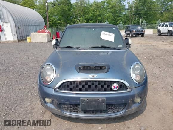 2010 MINI Hardtop S z VIN WMWMF7C54ATZ74321, wystawiony jako IAAI lot #42409281 z przebiegiem 193 547 mil mil oraz . Historia ofert i sprzedaży dostępna na DreamBid. Obrazek 6.