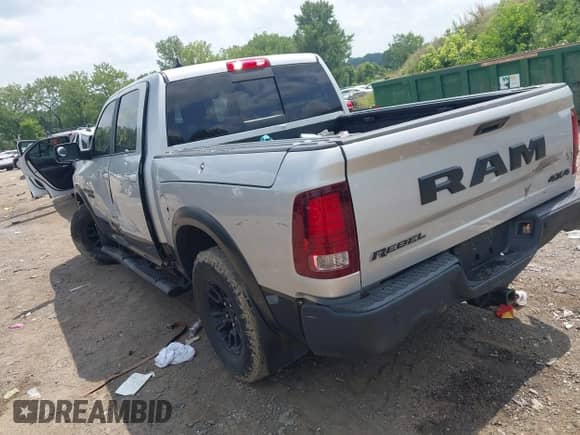 2017 Ram 1500 Rebel z VIN 1C6RR7YT2HS803629, wystawiony jako IAAI lot #42914264 z przebiegiem 76 836 mil mil oraz . Historia ofert i sprzedaży dostępna na DreamBid. Obrazek 3.