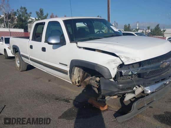 2002 Chevrolet Silverado 2500HD LT z VIN 1GCHC23GX2F183731, wystawiony jako IAAI lot #41020124 z przebiegiem 137 238 mil mil oraz . Historia ofert i sprzedaży dostępna na DreamBid. Obrazek 6.