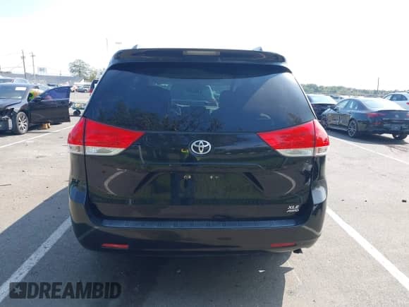 2013 Toyota Sienna XLE с VIN 5TDDK3DC2DS058664, выставлен на аукционе IAAI как лот 43281359 с пробегом 140 954 миль миль и . История ставок и продаж доступна на DreamBid. Изображение 16.