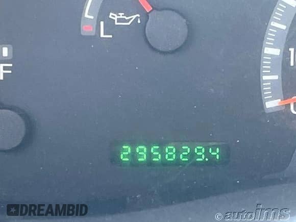 2001 Ford F-150 XL z VIN 1FTRF17W61KA53619, wystawiony jako IAAI lot #43578589 z przebiegiem 295 829 mil mil oraz . Historia ofert i sprzedaży dostępna na DreamBid. Obrazek 4.