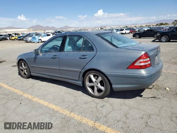 2005 Mercedes-Benz C 230 Kompressor с VIN WDBRF40J65F699028, выставлен на аукционе Copart как лот 81838625 с пробегом 108 311 миль миль и Списание • Salvage title. История ставок и продаж доступна на DreamBid. Изображение 2.