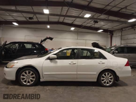 2007 Honda Accord EX-L with VIN 1HGCM66537A029103, listed as a IAAI auction lot 43086994 with 273,949 mi miles and . Bid and sale history available at DreamBid. Image 15.