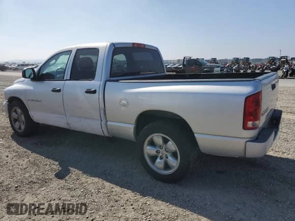 2003 Dodge 1500 ST z VIN 1D7HA18Z93J522655, wystawiony jako Copart lot #90313735 z przebiegiem 113 219 mil mil oraz Czysty tytuł • Clean title. Historia ofert i sprzedaży dostępna na DreamBid. Obrazek 2.