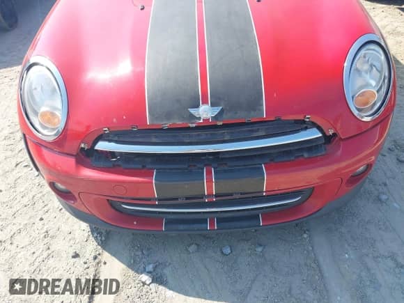 2012 MINI Hardtop z VIN WMWSU3C59CT542932, wystawiony jako IAAI lot #43251120 z przebiegiem 175 000 mil mil oraz . Historia ofert i sprzedaży dostępna na DreamBid. Obrazek 6.