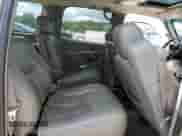 2005 Chevrolet Suburban LS z VIN 3GNFK16Z85G223199, wystawiony jako Copart lot #71655784 z przebiegiem Nie podano mil oraz Szkoda całkowita • Salvage title. Historia ofert i sprzedaży dostępna na DreamBid. Obrazek 11.