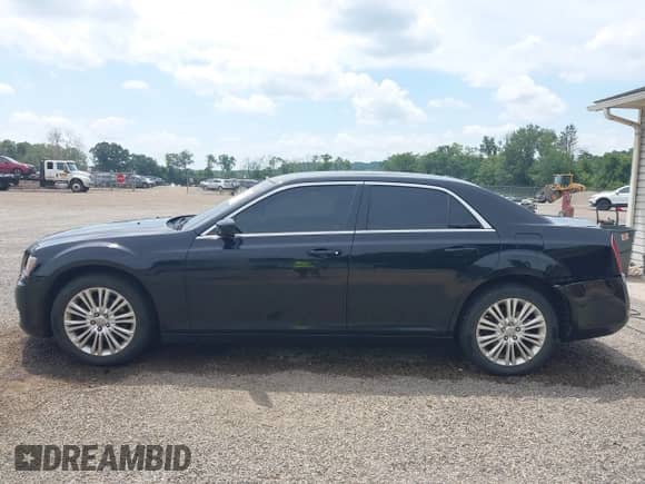 2014 Chrysler 300 с VIN 2C3CCARG4EH384561, выставлен на аукционе IAAI как лот 42888987 с пробегом 326 816 миль миль и . История ставок и продаж доступна на DreamBid. Изображение 14.