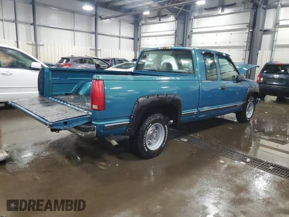 1997 Chevrolet Silverado 1500 with VIN 1GCEC19WXVE216345, listed as a Copart auction lot 82008794 with 167,116 mi miles and Salvage title. Bid and sale history available at DreamBid. Image 3.