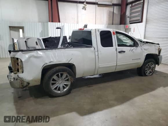 2013 Chevrolet Silverado 1500 LT z VIN 1GCRKSEA1DZ150862, wystawiony jako Copart lot #42798505 z przebiegiem 220 841 mil mil oraz Szkoda całkowita • Salvage title. Historia ofert i sprzedaży dostępna na DreamBid. Obrazek 3.