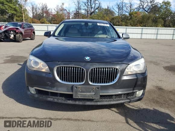 2011 BMW 7 Series 740Li with VIN WBAKB4C52BC392785, listed as a Copart auction lot 86619215 with 211,977 mi miles and Clean title. Bid and sale history available at DreamBid. Image 5.