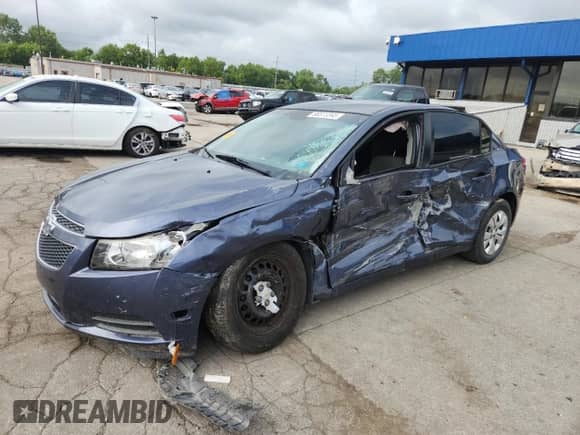 2014 Chevrolet Cruze LS с VIN 1G1PB5SH1E7279250, выставлен на аукционе Copart как лот 68372345 с пробегом 136 411 миль миль и Списание • Salvage title. История ставок и продаж доступна на DreamBid. Изображение 1.