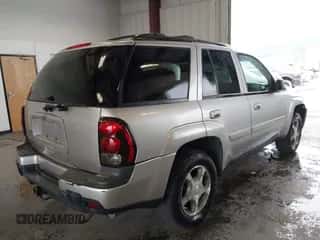 2005 Chevrolet TrailBlazer LS with VIN 1GNDT13S152154327, listed as a IAAI auction lot 42561480 with 226,307 mi miles and . Bid and sale history available at DreamBid. Image 4.