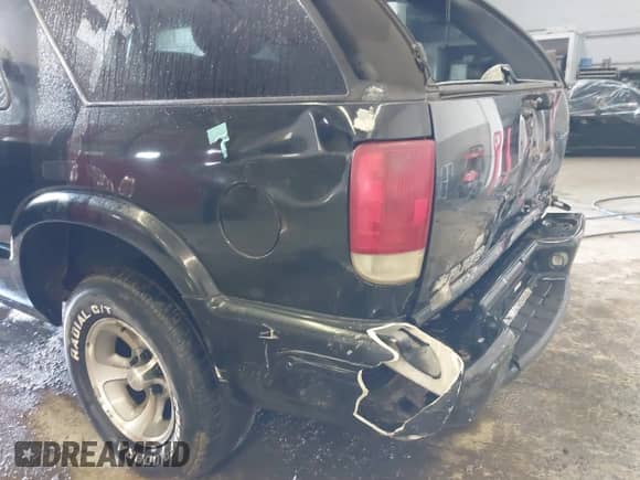 2001 Chevrolet Blazer LS with VIN 1GNCS18W51K260297, listed as a IAAI auction lot 41697909 with 144,564 mi miles and . Bid and sale history available at DreamBid. Image 19.