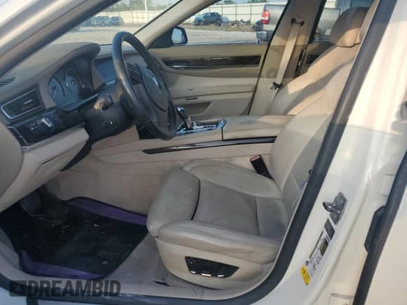 2009 BMW 7 Series 750i z VIN WBAKA83549CY34860, wystawiony jako Copart lot #65998155 z przebiegiem 146 773 mil mil oraz Czysty tytuł • Clean title. Historia ofert i sprzedaży dostępna na DreamBid. Obrazek 7.