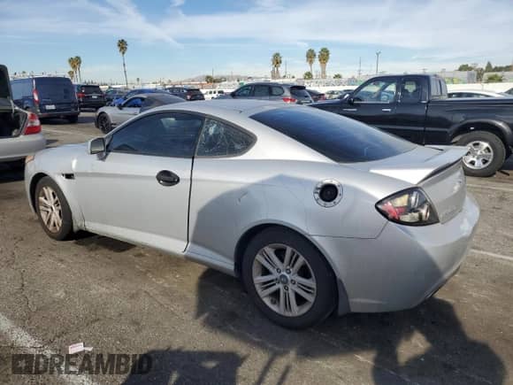 2008 Hyundai Tiburon GS с VIN KMHHM66DX8U291384, выставлен на аукционе Copart как лот 85974854 с пробегом 106 391 миль миль и Списание • Salvage title. История ставок и продаж доступна на DreamBid. Изображение 2.