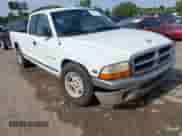 1999 Dodge Dakota SLT z VIN 1B7GL22Y9XS164138, wystawiony jako IAAI lot #42780217 z przebiegiem 132 946 mil mil oraz . Historia ofert i sprzedaży dostępna na DreamBid. Obrazek 1.