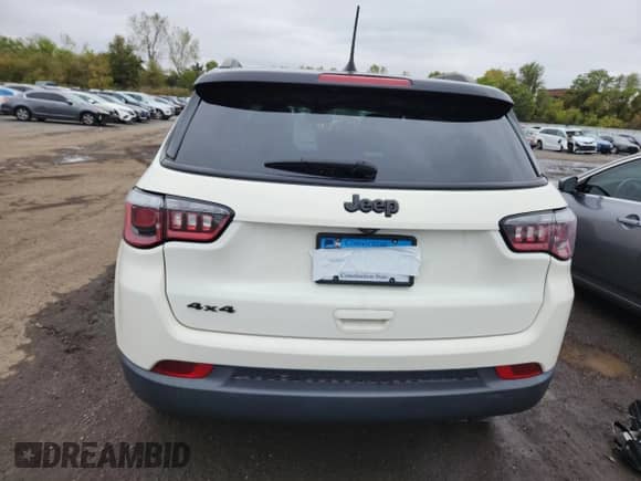 2018 Jeep Compass Latitude with VIN 3C4NJDBB9JT481282, listed as a Copart auction lot 86543825 with 92,137 mi miles and Non repairable. Bid and sale history available at DreamBid. Image 6.