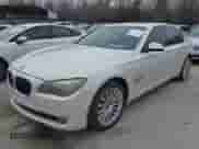 2010 BMW 7 Series 750i xDrive z VIN WBAKC6C52AC393670, wystawiony jako IAAI lot #41752214 z przebiegiem 154 835 mil mil oraz . Historia ofert i sprzedaży dostępna na DreamBid. Obrazek 2.