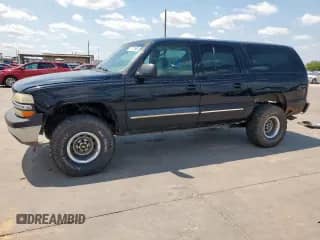 2001 Chevrolet Suburban LS z VIN 3GNFK16T71G281858, wystawiony jako Copart lot #67701585 z przebiegiem 266 761 mil mil oraz Szkoda całkowita • Salvage title. Historia ofert i sprzedaży dostępna na DreamBid. Obrazek 1.
