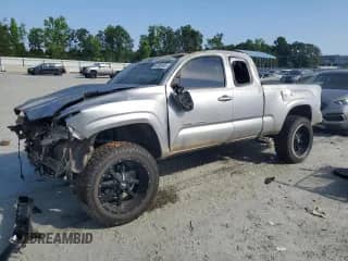 2016 Toyota Tacoma TRD Sport с VIN 5TFRZ5CN5GX010252, выставлен на аукционе Copart как лот 62855965 с пробегом 127 724 миль миль и Списание • Salvage title. История ставок и продаж доступна на DreamBid. Изображение 1.