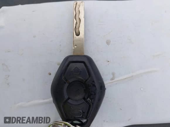 2005 BMW Z4 3.0i с VIN 4USBT53555LT28860, выставлен на аукционе IAAI как лот 41708500 с пробегом 166 905 миль миль и . История ставок и продаж доступна на DreamBid. Изображение 11.