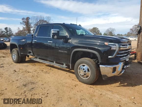 2024 Chevrolet Silverado 3500HD LTZ z VIN 1GC4YUEY0RF270095, wystawiony jako Copart lot #82200454 z przebiegiem 12 758 mil mil oraz Szkoda całkowita • Salvage title. Historia ofert i sprzedaży dostępna na DreamBid. Obrazek 4.