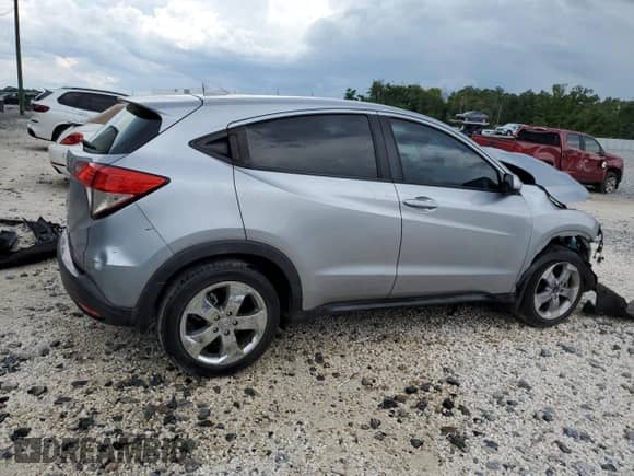 2019 Honda HR-V LX z VIN 3CZRU5H37KM730375, wystawiony jako Copart lot #70573905 z przebiegiem 45 350 mil mil oraz Nie do naprawy • Non repairable. Historia ofert i sprzedaży dostępna na DreamBid. Obrazek 3.