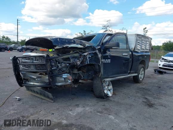 2014 Ram 1500 Big Horn z VIN 1C6RR7GT0ES187989, wystawiony jako IAAI lot #43451978 z przebiegiem 165 388 mil mil oraz . Historia ofert i sprzedaży dostępna na DreamBid. Obrazek 2.