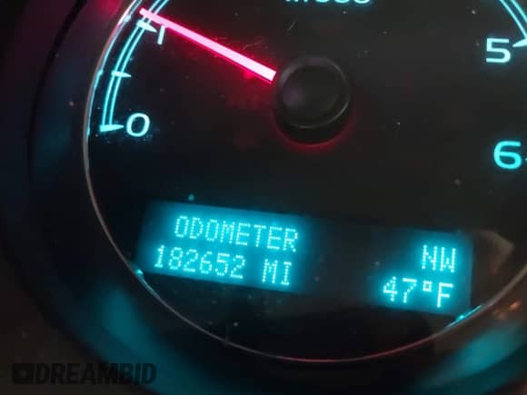 2011 Chevrolet Suburban LT z VIN 1GNSCJE09BR344091, wystawiony jako IAAI lot #43487649 z przebiegiem 182 652 mil mil oraz . Historia ofert i sprzedaży dostępna na DreamBid. Obrazek 15.