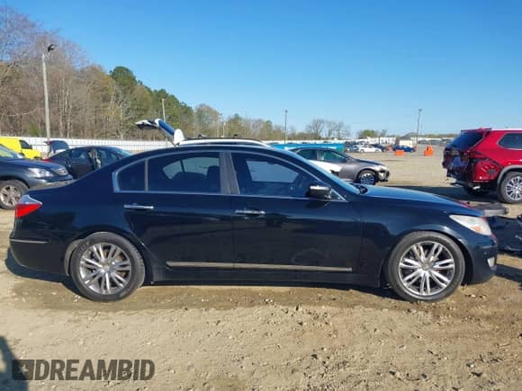 2010 Hyundai Genesis with VIN KMHGC4DF5AU106042, listed as a IAAI auction lot 41871529 with 296,307 mi miles and . Bid and sale history available at DreamBid. Image 13.