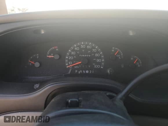 2002 Ford Econoline Cargo z VIN 1FTNS24L72HA33128, wystawiony jako Copart lot #43684915 z przebiegiem 236 609 mil mil oraz Szkoda całkowita • Salvage title. Historia ofert i sprzedaży dostępna na DreamBid. Obrazek 9.