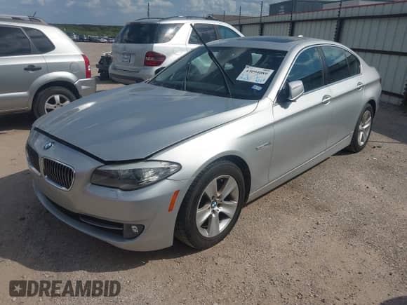 2011 BMW 5 Series 528i с VIN WBAFR1C53BC749032, выставлен на аукционе IAAI как лот 43094089 с пробегом 103 313 миль миль и . История ставок и продаж доступна на DreamBid. Изображение 2.