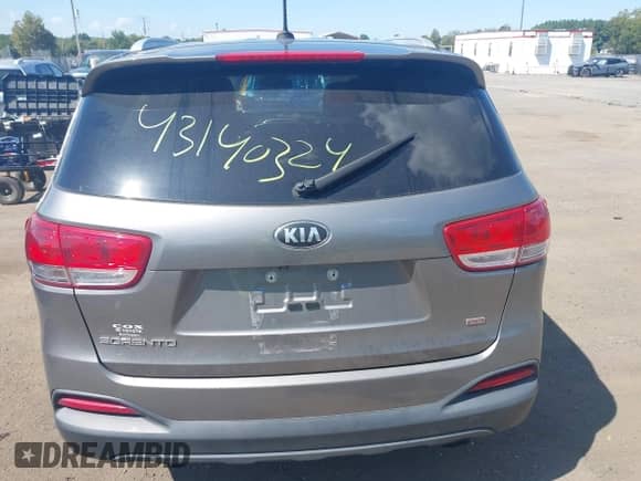 2017 Kia Sorento LX z VIN 5XYPG4A39HG217045, wystawiony jako IAAI lot #43140324 z przebiegiem 107 877 mil mil oraz . Historia ofert i sprzedaży dostępna na DreamBid. Obrazek 16.